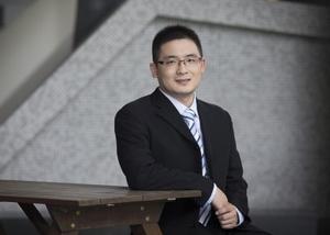 SMU Associate Professor Sterling Huang