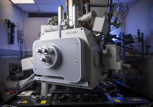 The ultrafast scanning electron microscope in the Bolin Liao lab