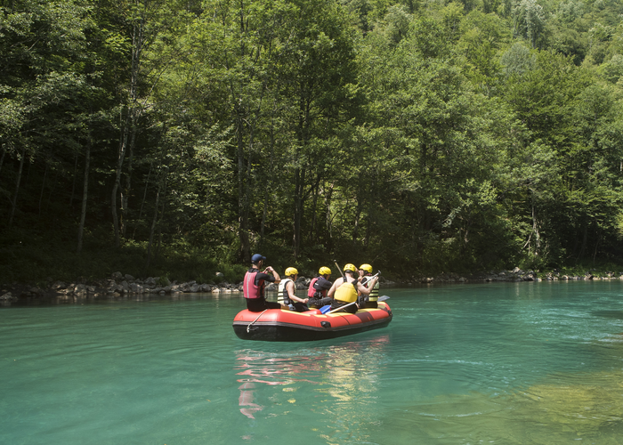 Citizen scientists rafting on the Tara river