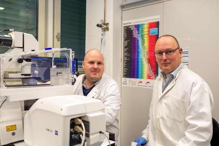 Infection biologists Dr. Markus Hoffmann and Prof. Dr. Stefan Pöhlmann