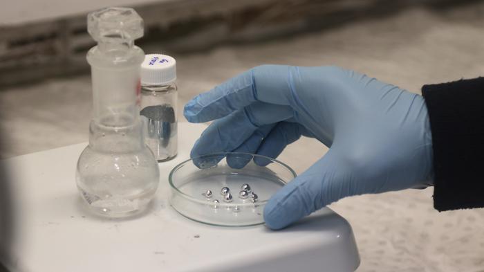 Liquid gallium in a Petri dish