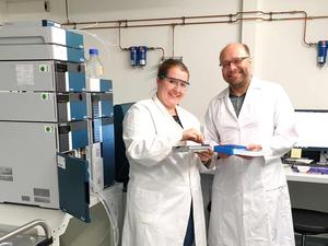 Sonja M. Fröhlich and Dr. Andreas Dunkel in the lab