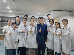 Assistant Professor CHEN Hao (front row, fourth right) and PhD student QIU Zelin (back row, second left) from the School of Engineering, HKUST; Prof. ZHAO Yinghua (front row, third left), Dr. XIE Zhuoyao (front row, second left) and other members of the r