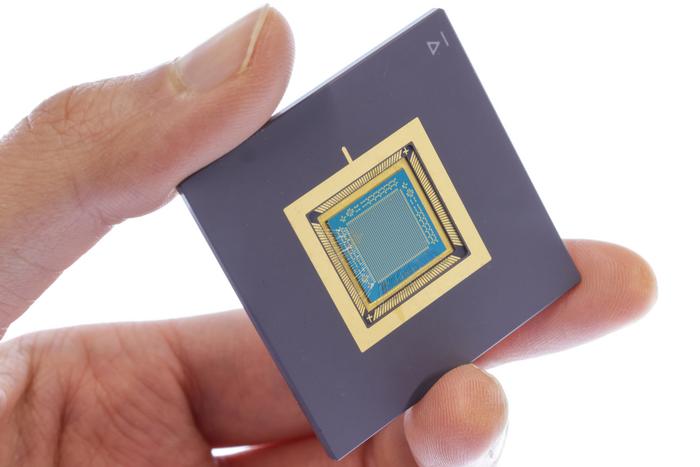 2D Semiconductor with 1000 Transistors Developed at EPFL