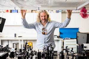 UNSW Professor Tim Schmidt in the lab