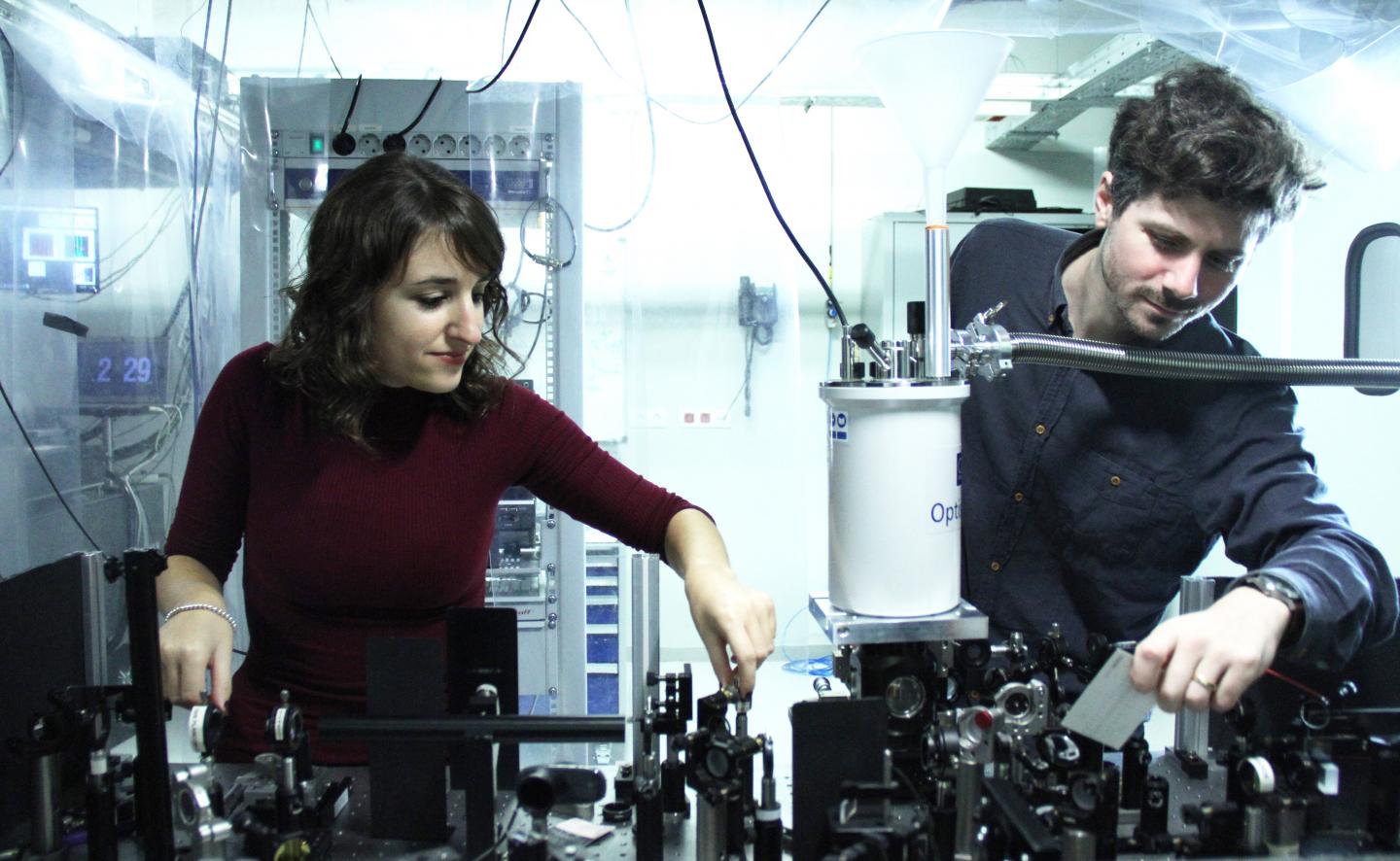 ICFO Researchers Prof. Simon Wall and PhD student Luciana Vidas