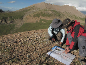 Researchers searching for snow leopards on the Tibetan Plateau