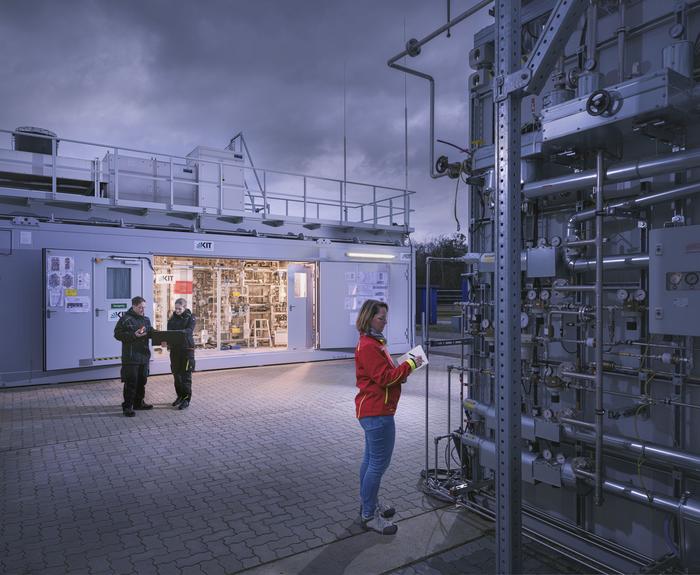 Research into the production of climate-neutral fuels at the Energy Lab, Europe’s largest research infrastructure for the use of renewable energy sources at KIT will also become part of the RISEnergy ecosystem. (Photo: Amadeus Bramsiepe, KIT)