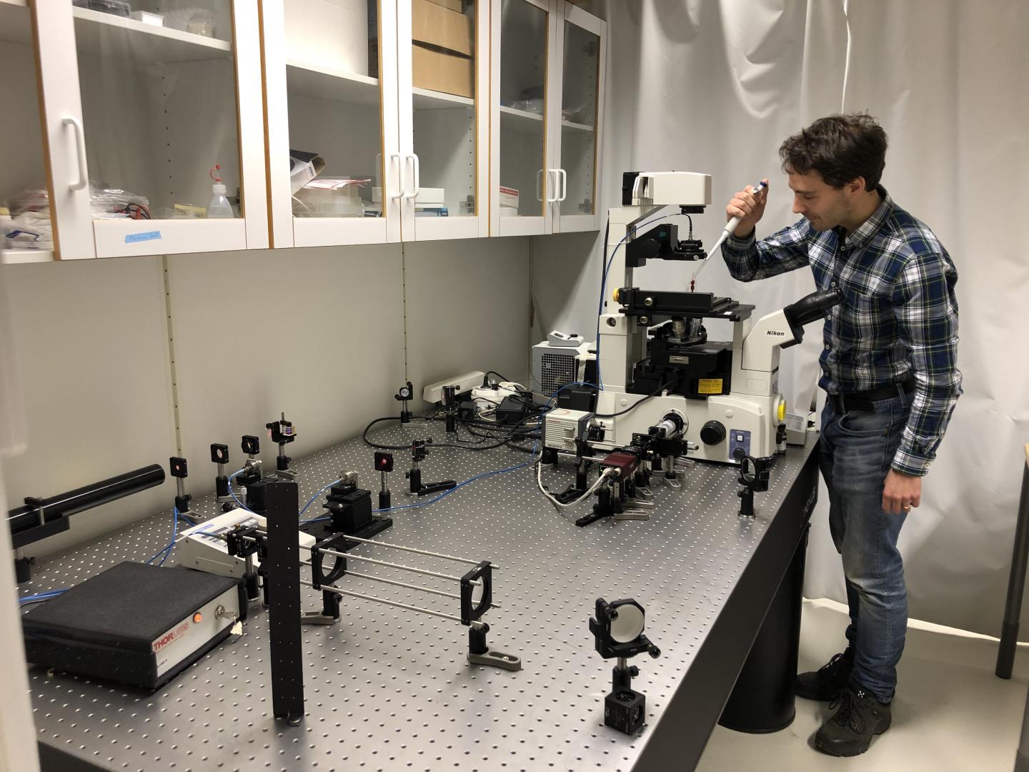 Daniel Midtvedt in the Lab