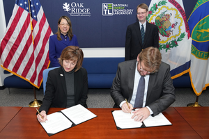 ORNL and NETL Sign Memorandum of Understanding