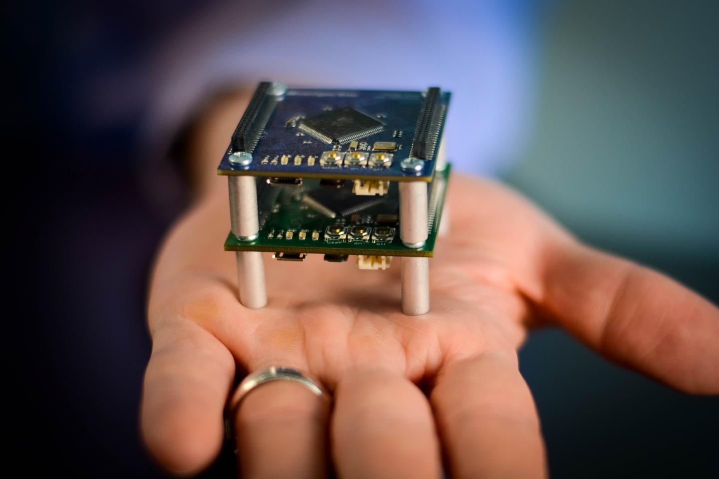 Wireless Computing Device [IMAGE] | EurekAlert! Science News Releases