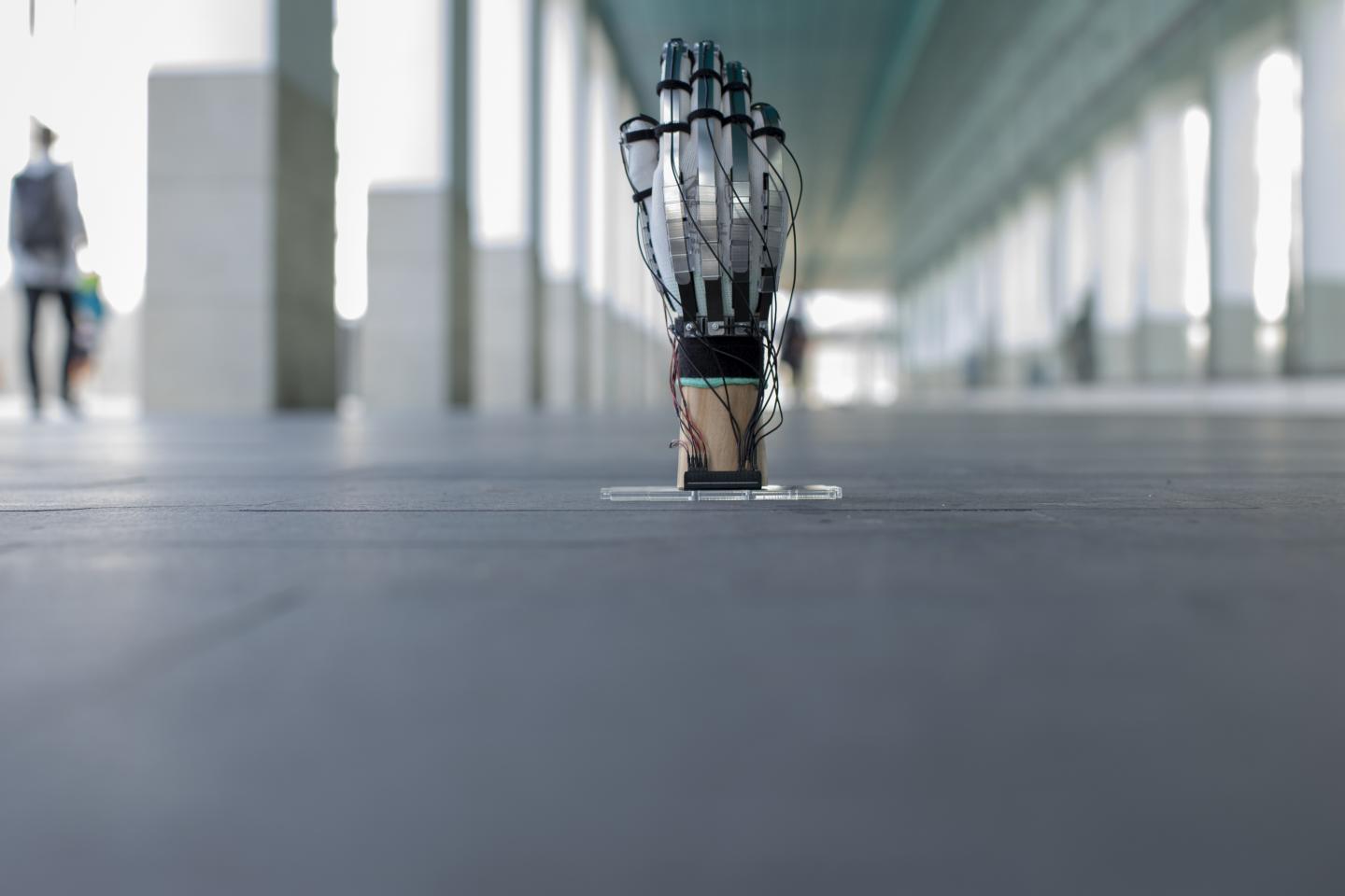 Ultra-light Gloves Let Users 'Touch' Virtual Objects 2