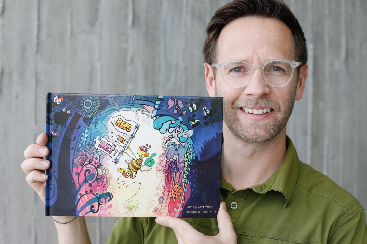 Кивающий мужчина гиф. Joseph science. Simona osborn. Армин вегнер фото армян. Генри ученый.