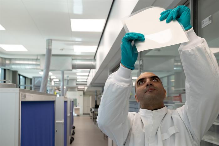 DTU researcher Mohamad Khoshkalam has invented a new material based on rock silicates for a solid-state electrolyte that has the potential to replace lithium in future electric car batteries.