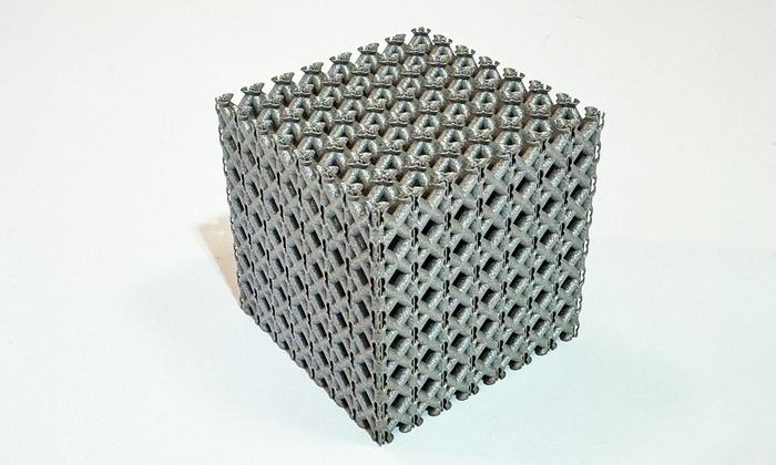 A sample of the new titanium lattice structure 3D printed in cube form. Credit: RMIT.