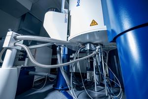 NMR spectrometer