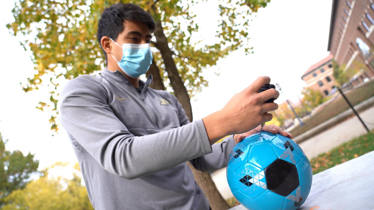soccer-ball-air-pressure-image-eurekalert-science-news-releases