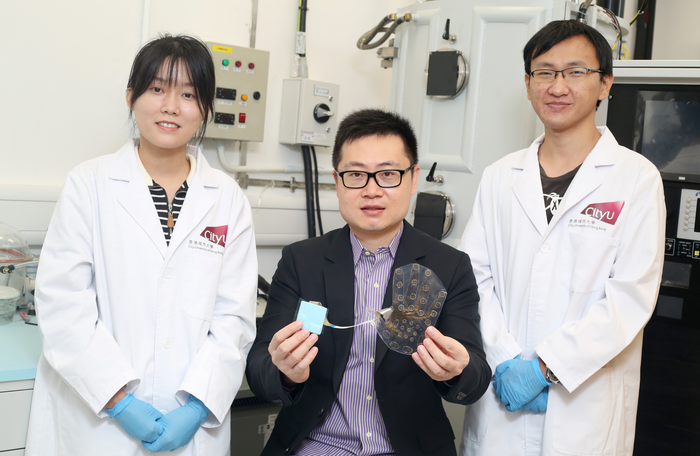 Dr Yu Xinge and his research team