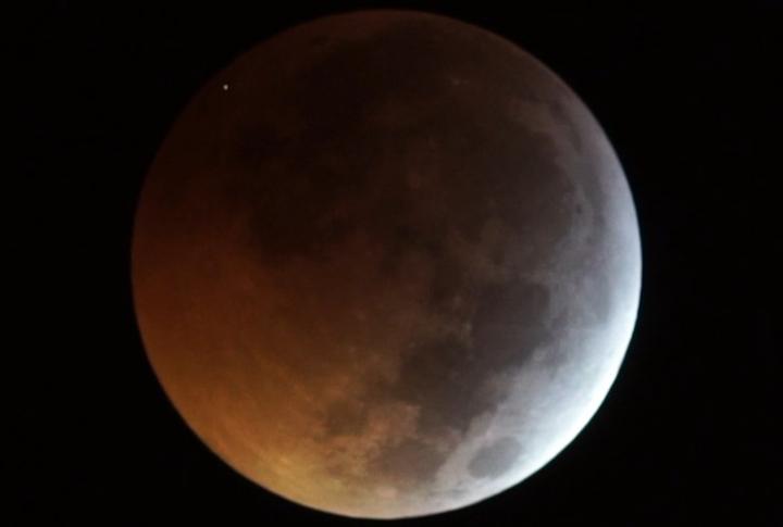 the Flash from the Impact of the Meteorite on the Eclipsed Moon