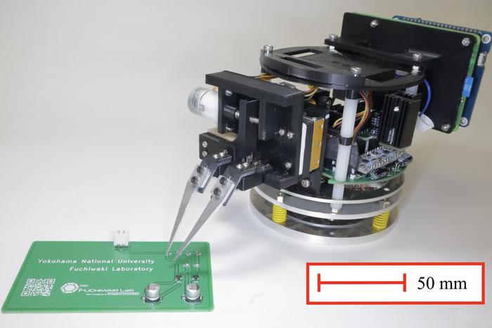 Palm sized untethered autonomous holonomic precise robot