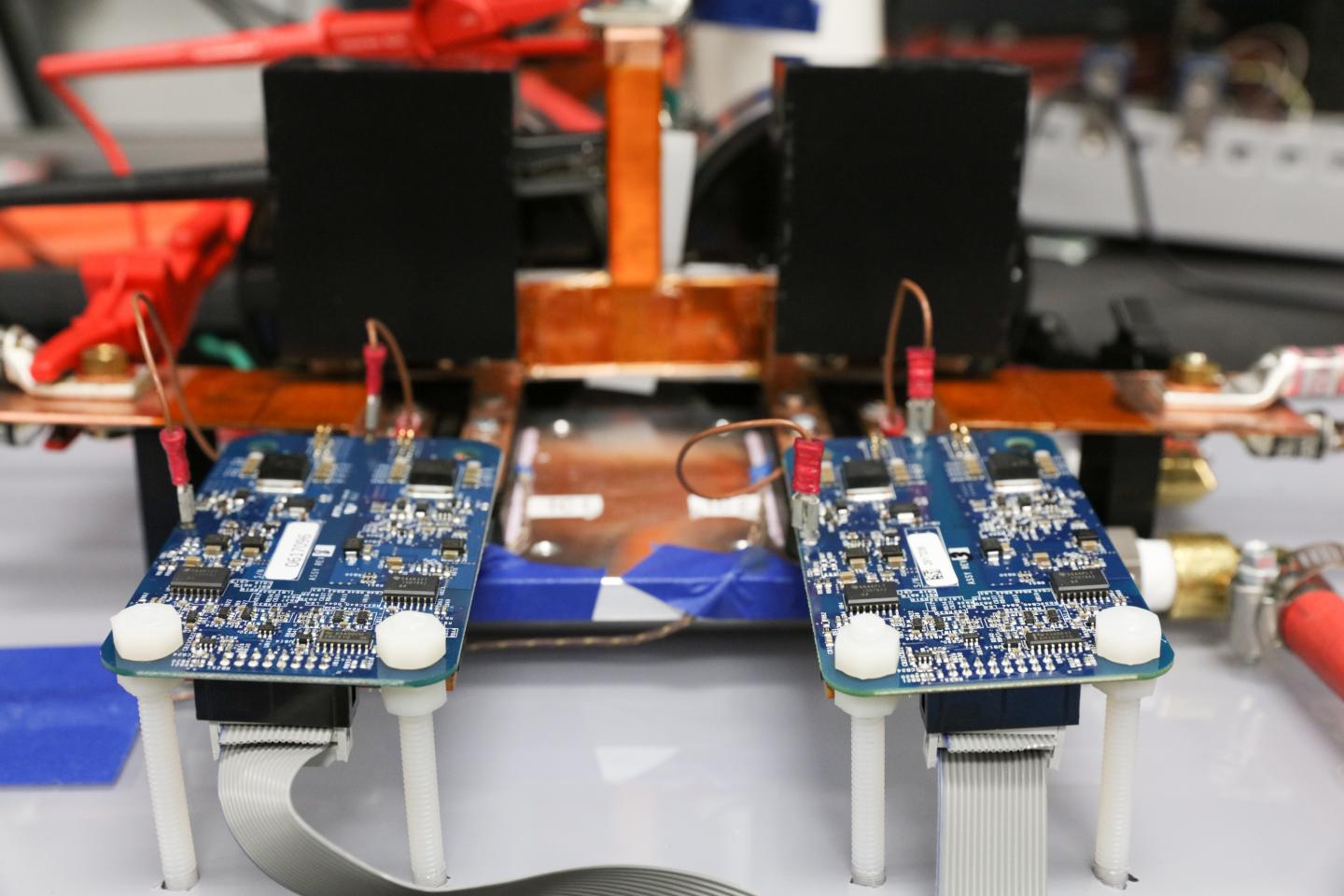 ORNL Demonstrates 120-kilowatt Wireless Charging for Vehicles