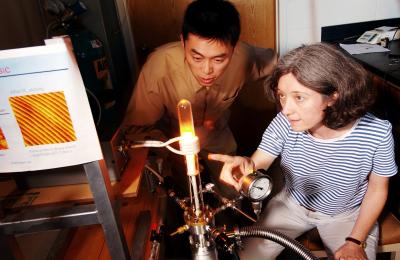 Researchers Grow Graphene