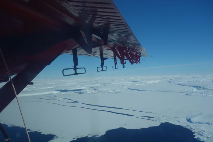 Flying over Thwaites Glacier
