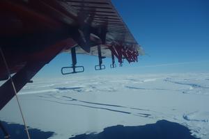 Flying over Thwaites Glacier