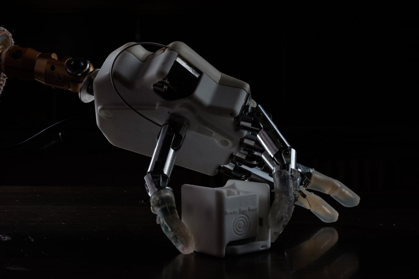 Next-Generation Bionic Hand that Allows Amputees to Regain their Proprioception