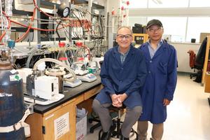 USU Biochemists Lance Seefeldt, Zhi-Yong Yang