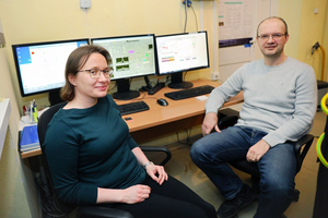 Dr Katarzyna Bielska and Prof. dr habil. Daniel Lisak from the Department of Atomic, Molecular and Optical Physics, NCU