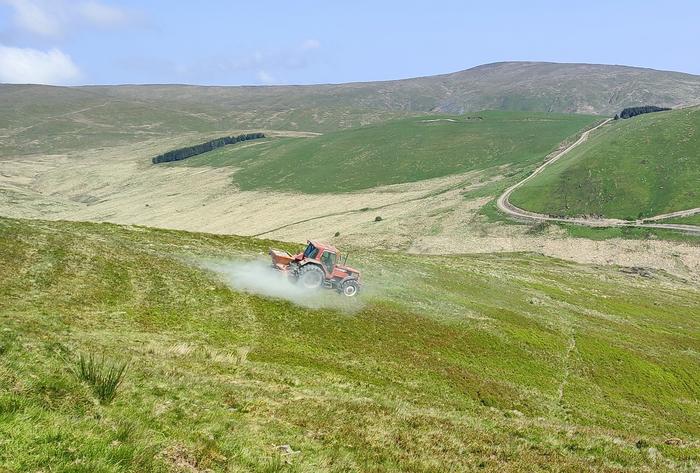 Rock dust spreading