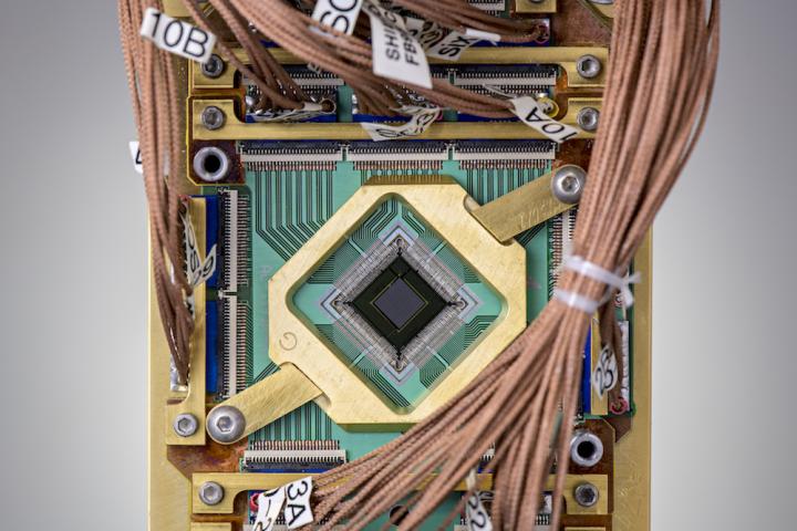 D-Wave quantum computer chip