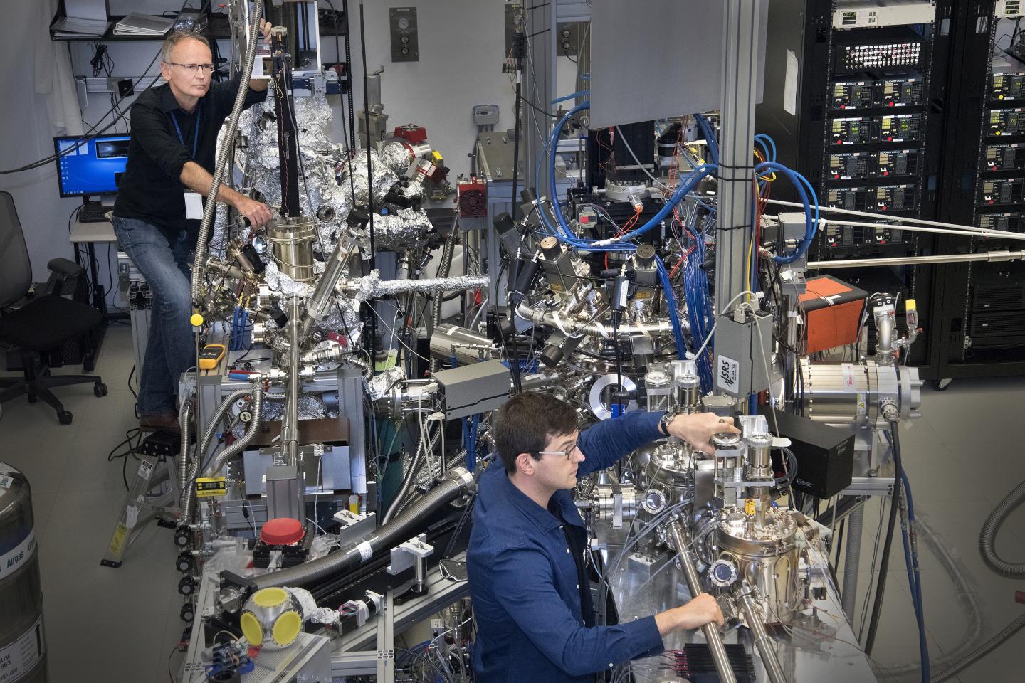 Scientists at OASIS Laboratory [IMAGE] | EurekAlert! Science News Releases