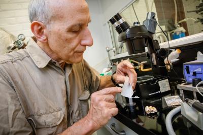 U. of I. Anthropology Professor Stanley Ambrose