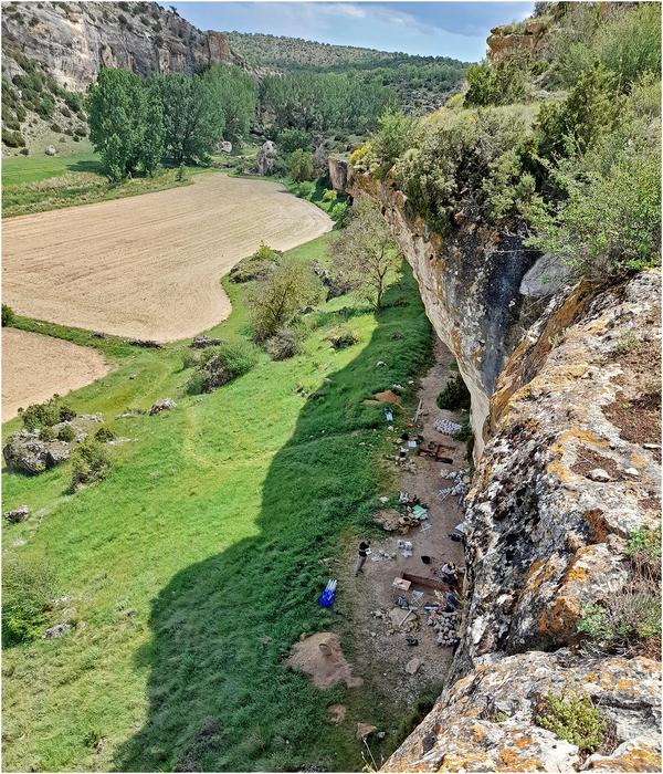 Human occupations of upland and cold environments in inland Spain during the Last Glacial Maximum and Heinrich Stadial 1: The new Magdalenian sequence of Charco Verde II