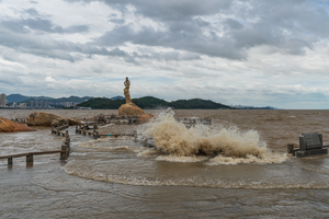 Typhoon Chaba approaching Zhuhai