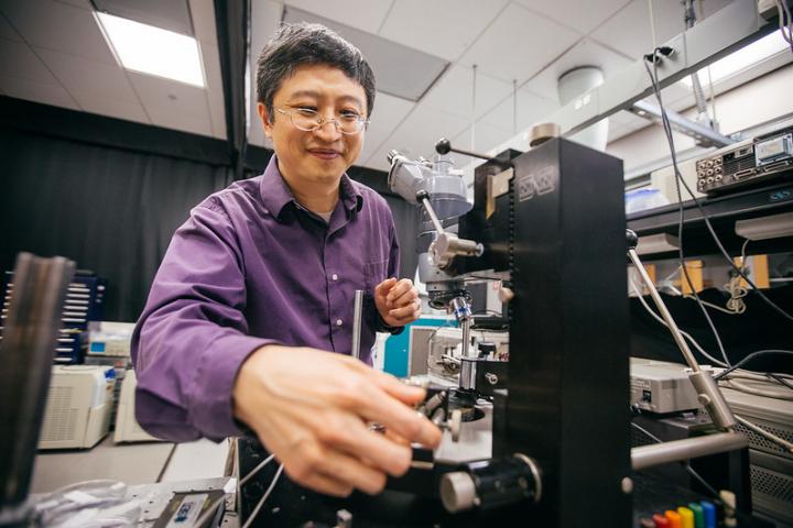 Dartmouth engineering professor Jifeng Liu