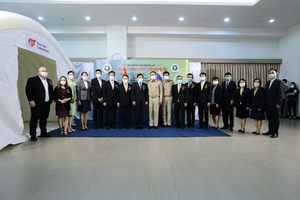 Ministry and BGI Genomics representatives at Huo-Yan Laboratory handover ceremony