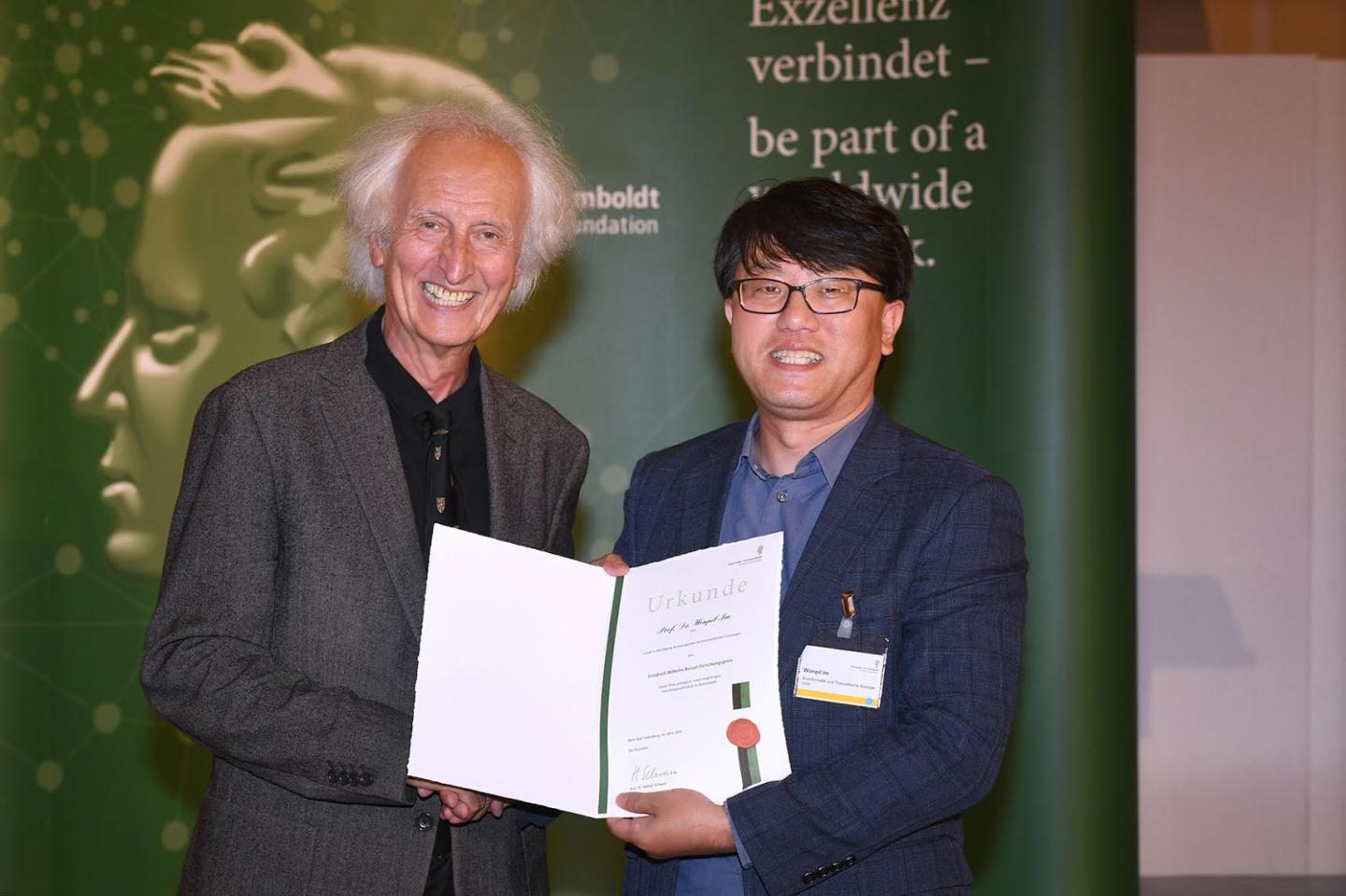 Professor Helmut Schwarz, President of the Alexander von Humboldt Foundation with Wonpil Im