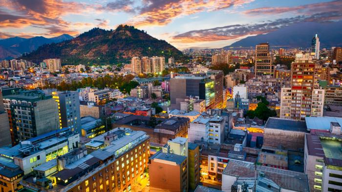 Panorama nocturno de Santiago de Chile