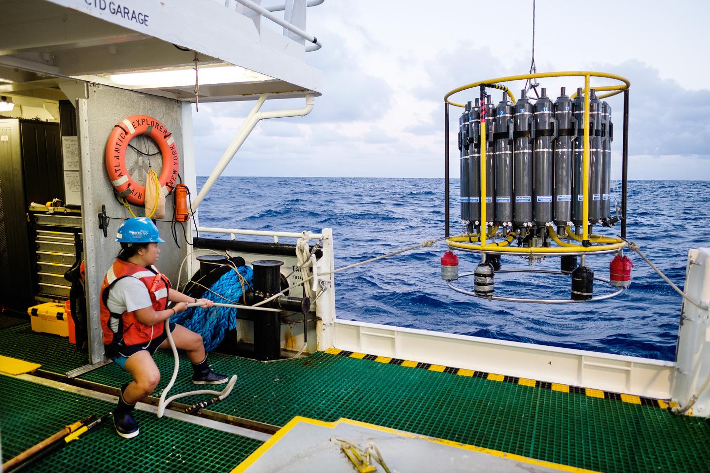 R/V Atlantic Explorer CTD recovery