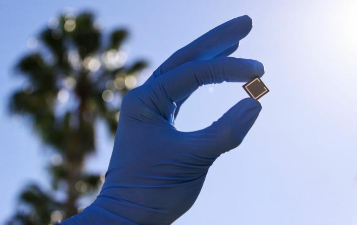 Monolithic Perovskite-Silicon Tandem Solar Cell