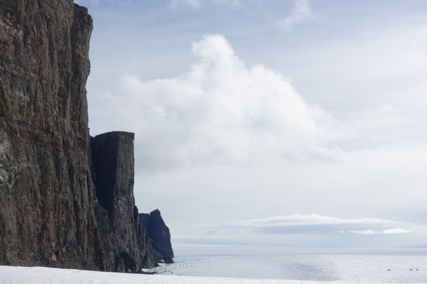 Lava Layers of the Karoo Magma Province Are Found at Antarctica
