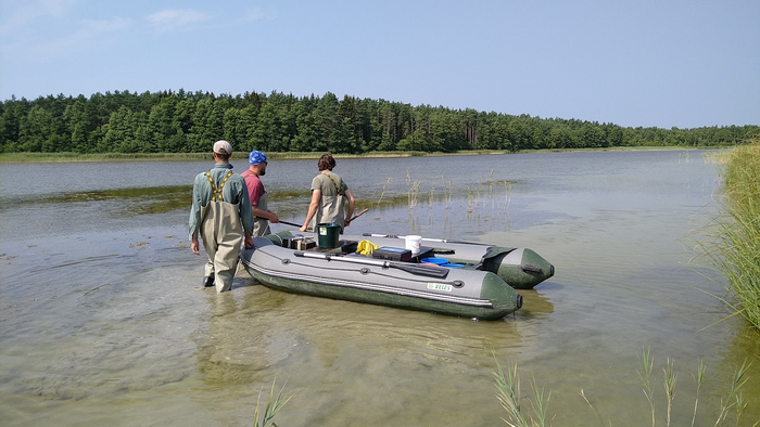 Fish scientist on fieldwork in Saaremaa.