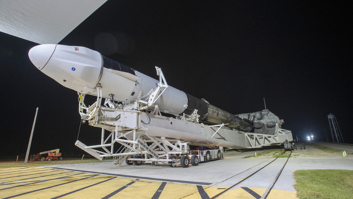 Rollout of SpaceX CRS-23