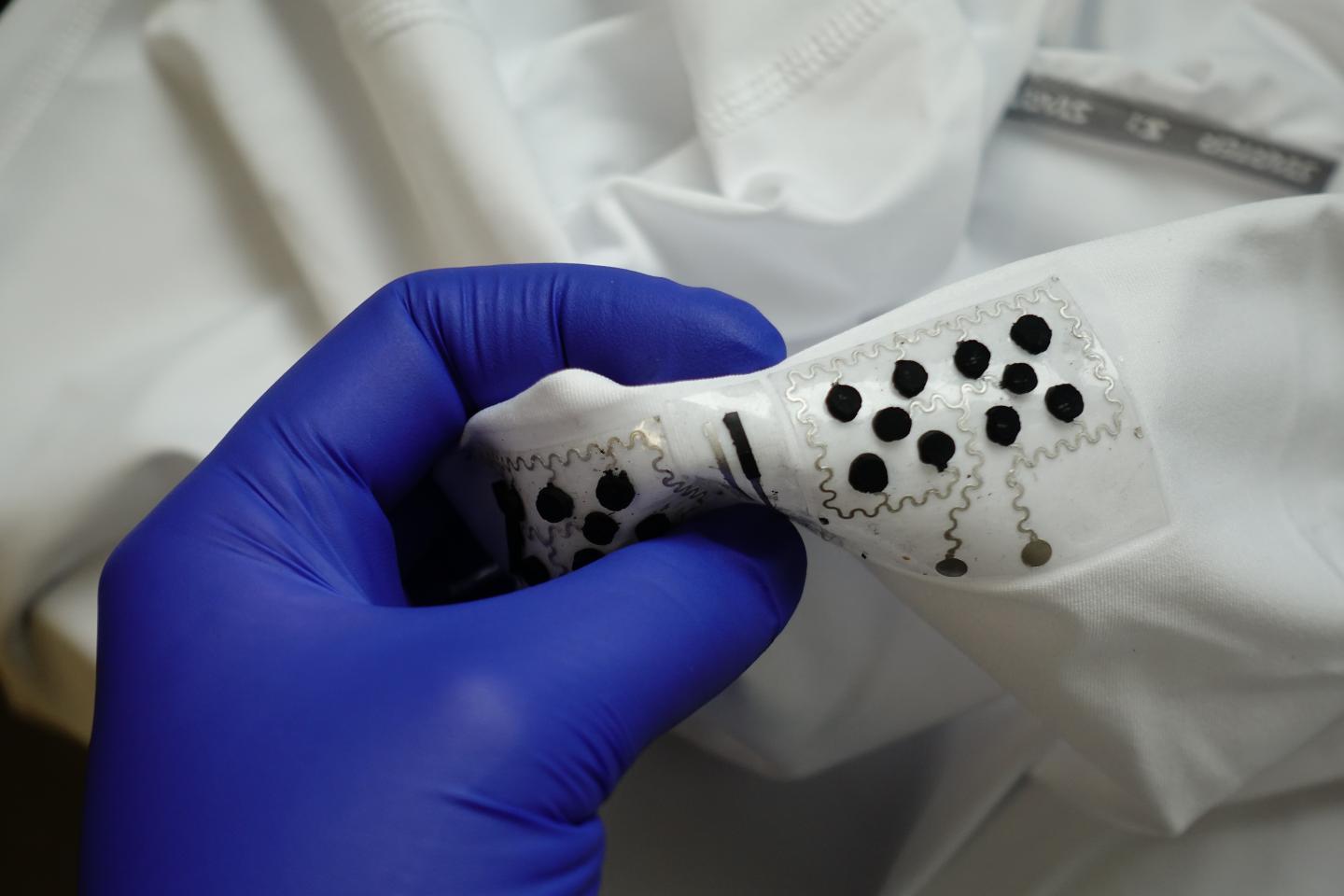 Wearable microgrid biofuel cells