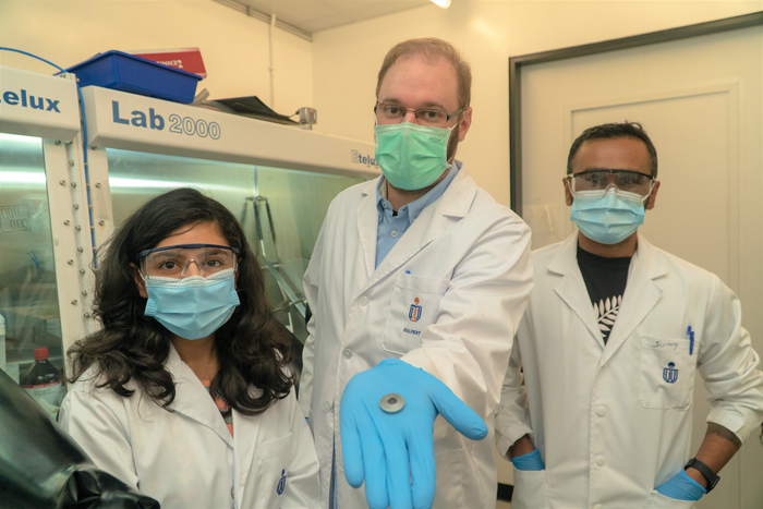 A research team led by Prof. Jonathan Eugene HALPERT (middle), Assistant Professor from the Department of Chemistry at HKUST, develops an inexpensive, lightweight, and lead-free photo-battery that has dual functions in harvesting solar energy and storing 