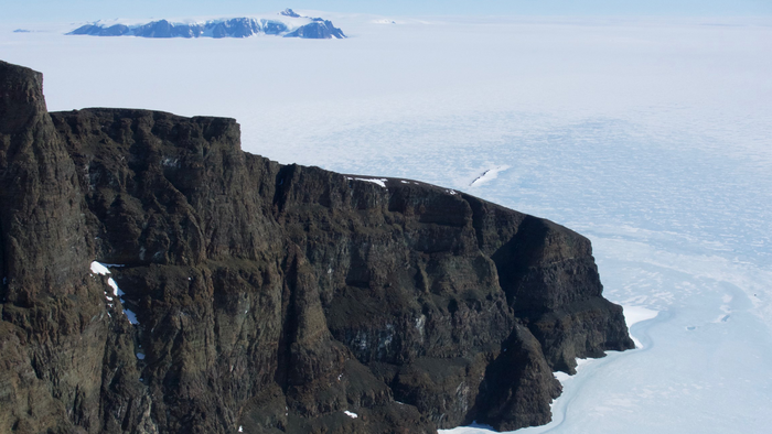 The flood basalts in Dronning Maud Land, Antarctica