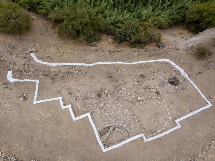 Aerial photograph of structures at the Natufian site of Nahal Ein Gev II, demonstrating the variety of shapes.